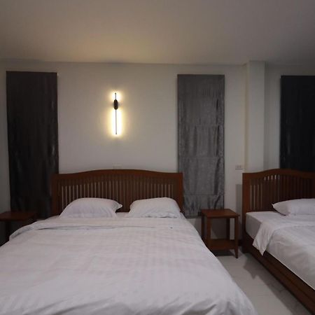 Bk Hotel Mae Sariang Esterno foto
