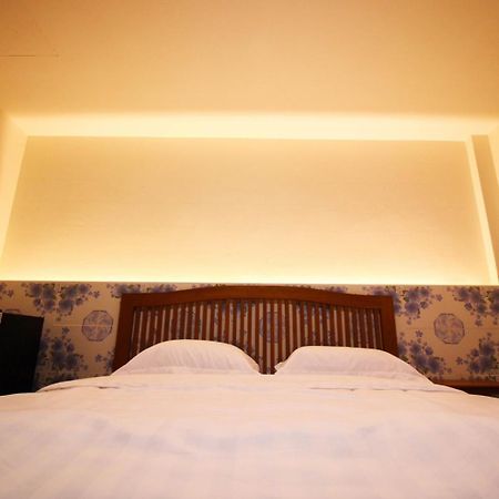 Bk Hotel Mae Sariang Esterno foto
