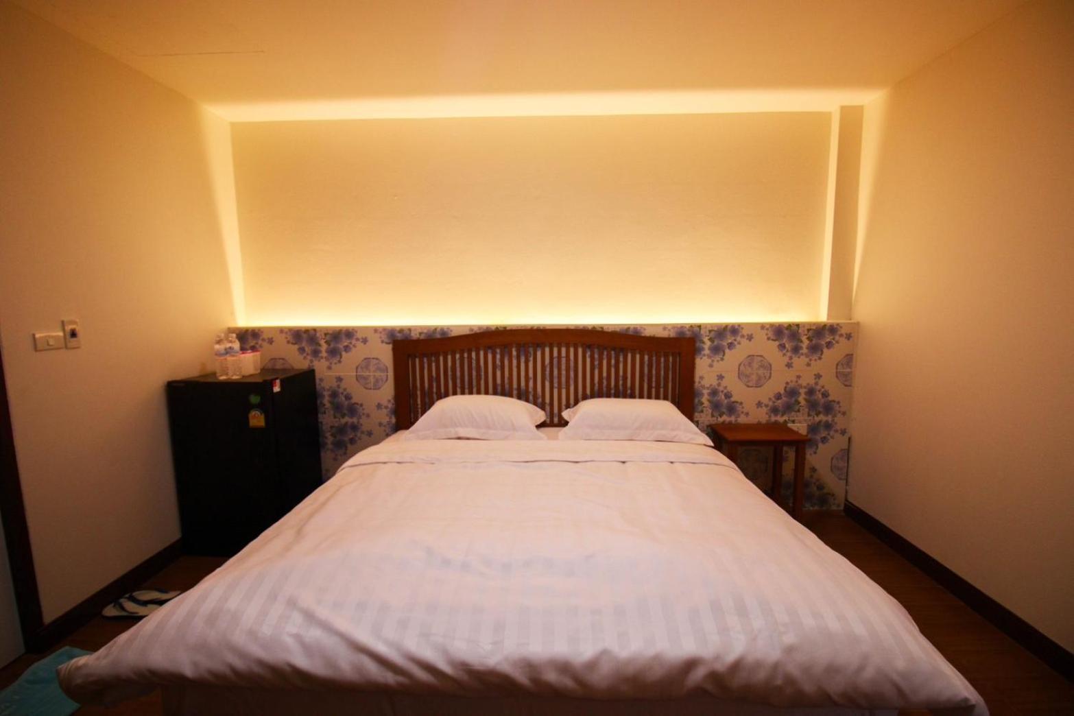 Bk Hotel Mae Sariang Esterno foto