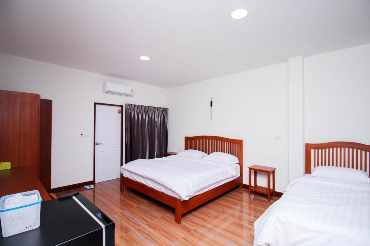Bk Hotel Mae Sariang Esterno foto