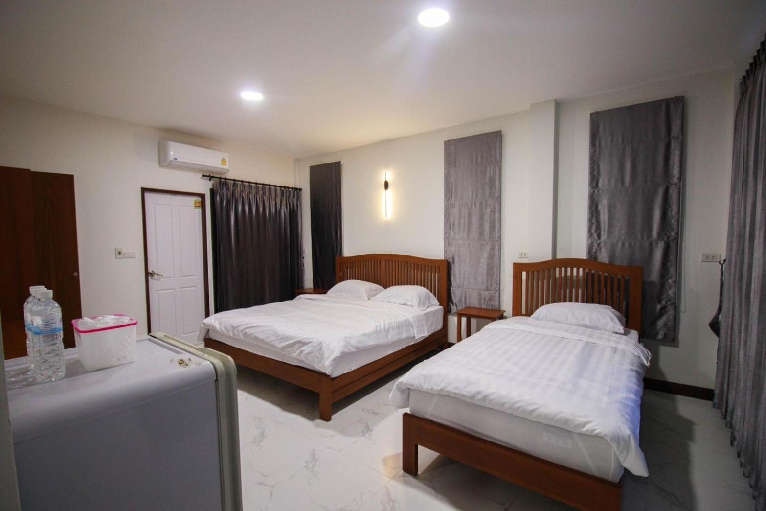 Bk Hotel Mae Sariang Esterno foto