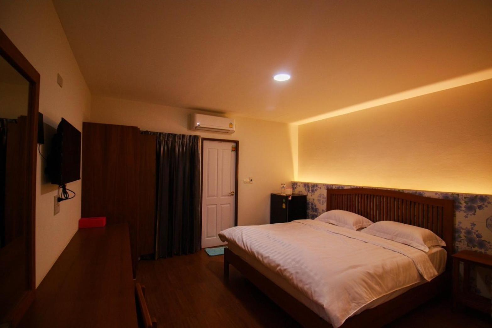 Bk Hotel Mae Sariang Esterno foto