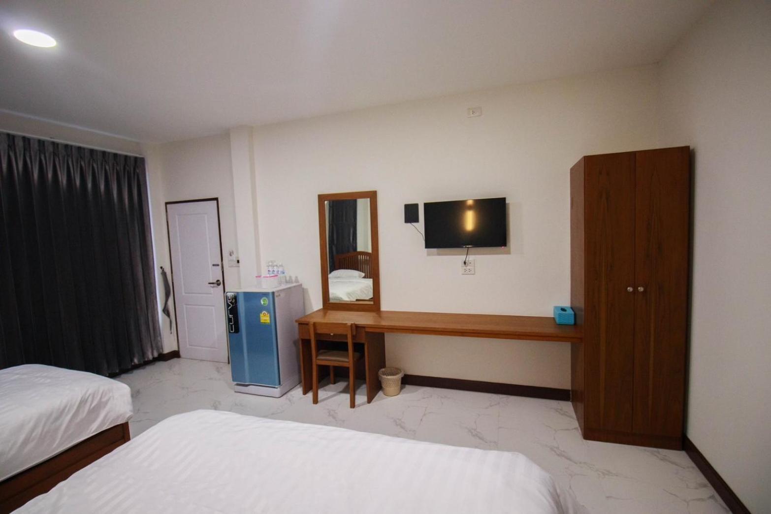 Bk Hotel Mae Sariang Esterno foto