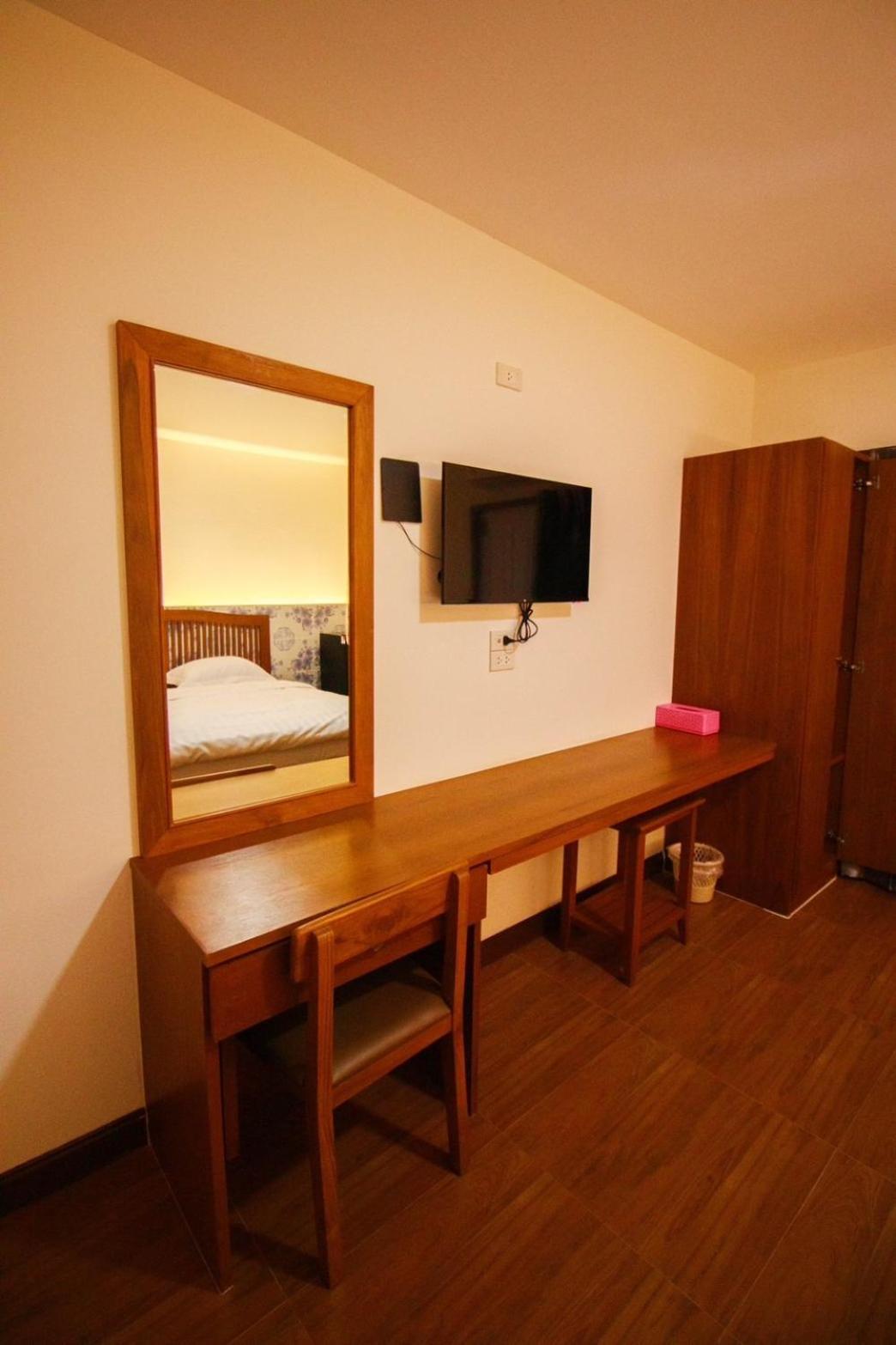 Bk Hotel Mae Sariang Esterno foto