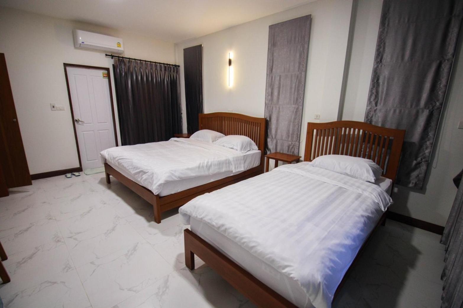 Bk Hotel Mae Sariang Esterno foto