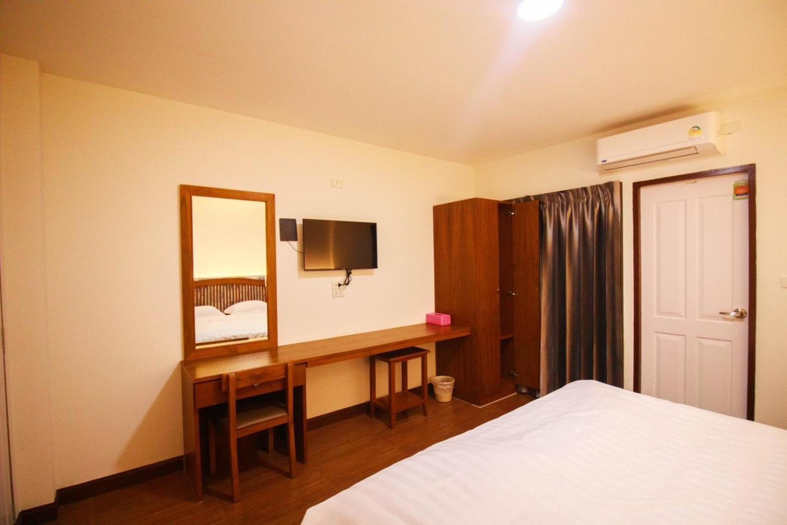 Bk Hotel Mae Sariang Esterno foto